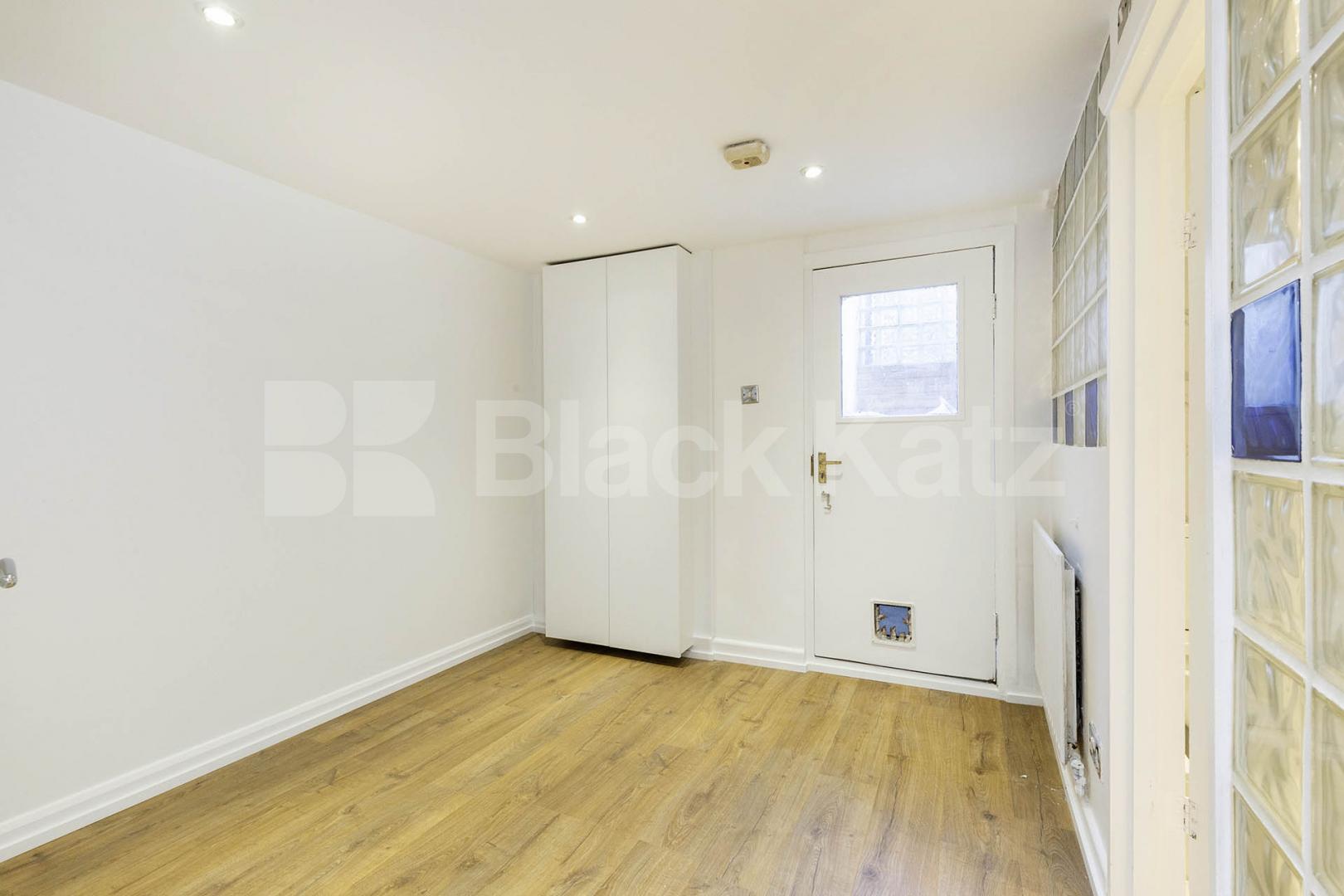 Rent includes gas electric & water - mins to tube and shops   Parkway, Camden / Regents Park